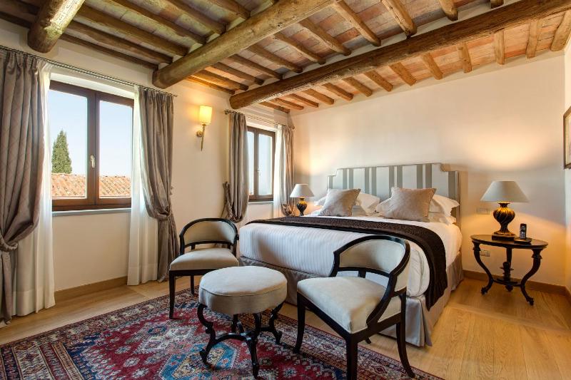 Deluxe Suite image 1