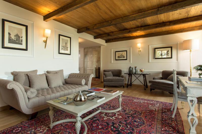 Executive Suite image 4