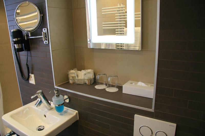 Comfort Triple Room image 4