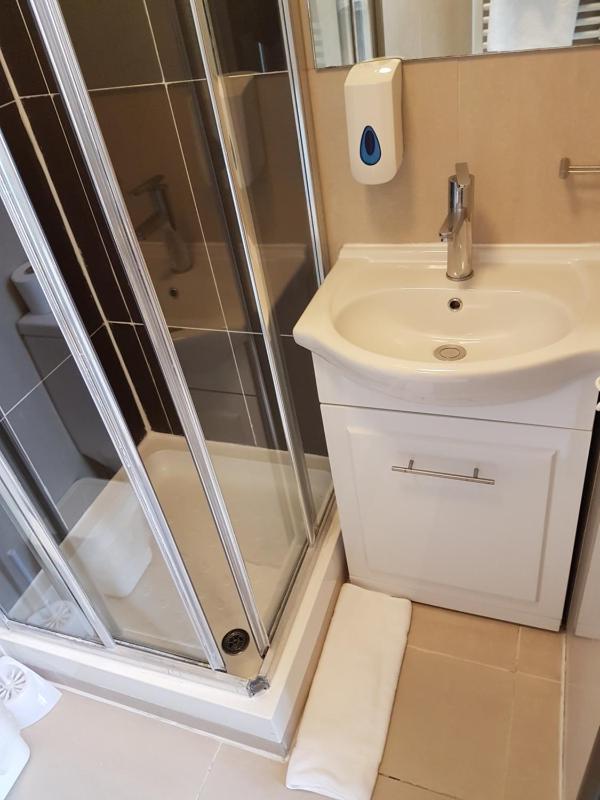 Single Room image 3