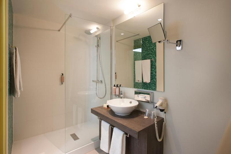Superior Room with One Double Bed image 3