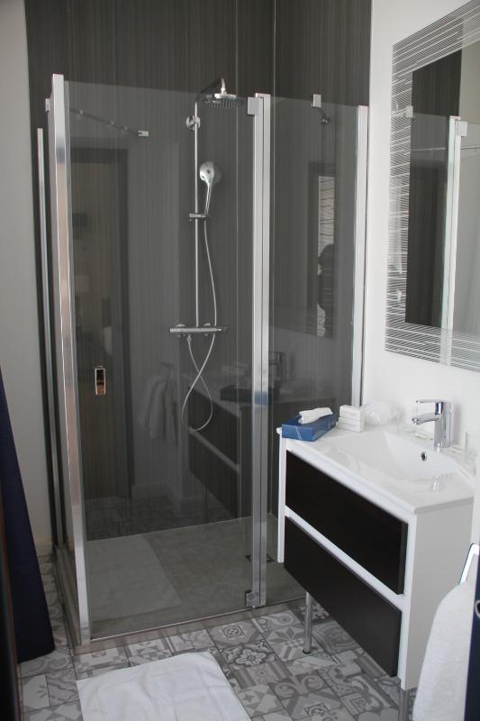 Twin Room image 3