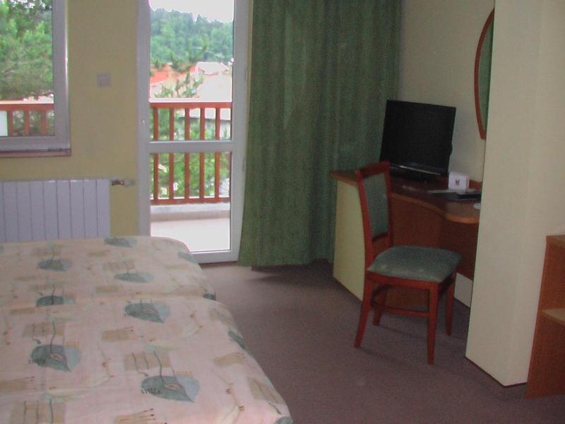 One-Bedroom Suite image 4