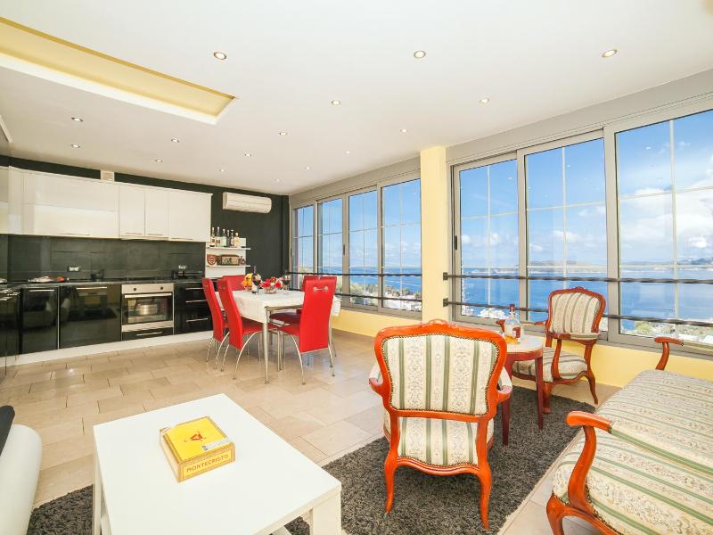 One-Bedroom Apartment with Sea View image 3