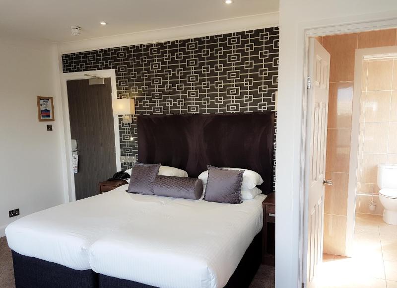 Standard King or Twin Room image 1