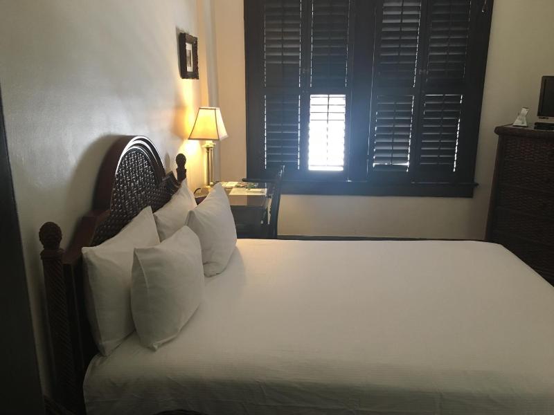 Deluxe Queen Room image 2