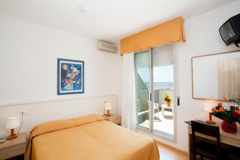 Double Room with Terrace image 2