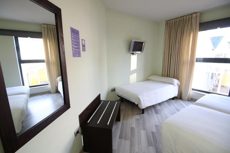 Comfort Triple Room image 2