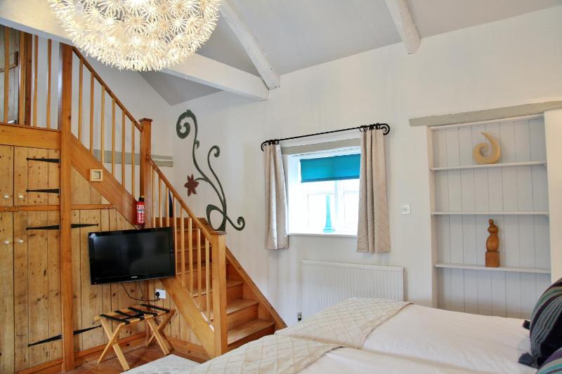 Large Double or Twin Room image 1