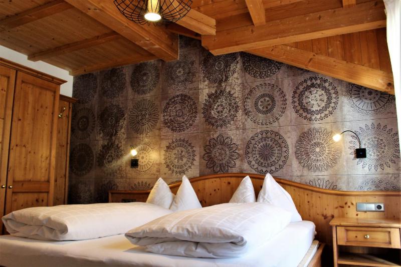 Double Room with Balcony image 3