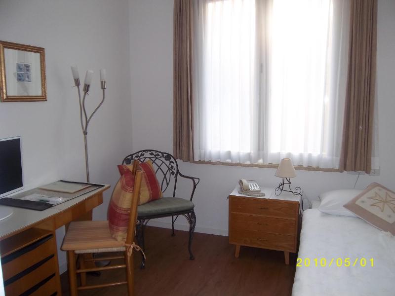 Standard Single Room image 2