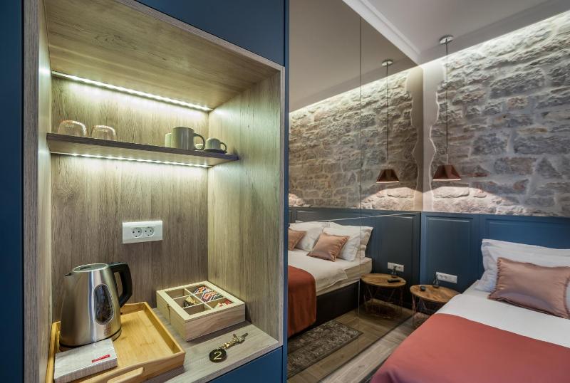 Deluxe Double Room with Bath image 2