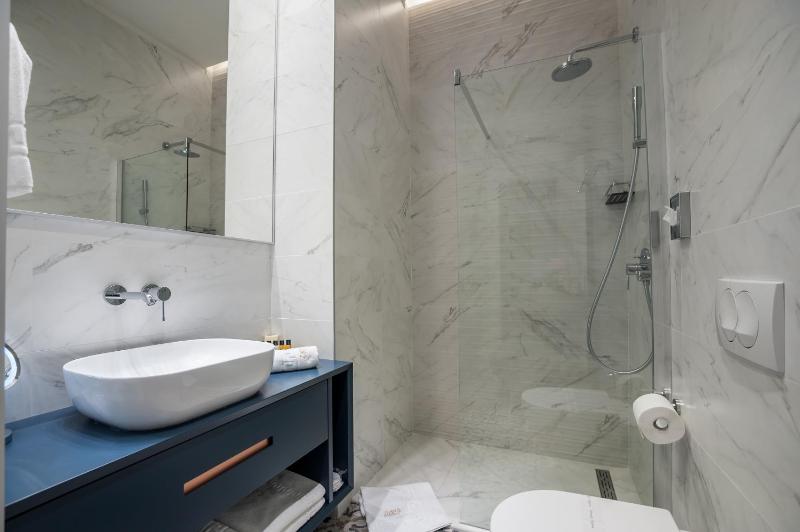 Deluxe Double Room with Bath image 4