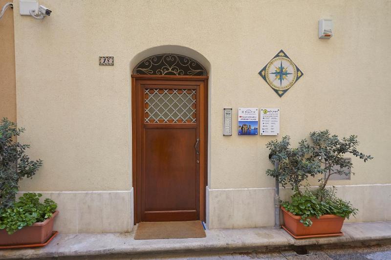 One-Bedroom Apartment image 3