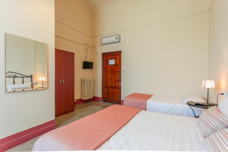 Comfort Triple Room image 4