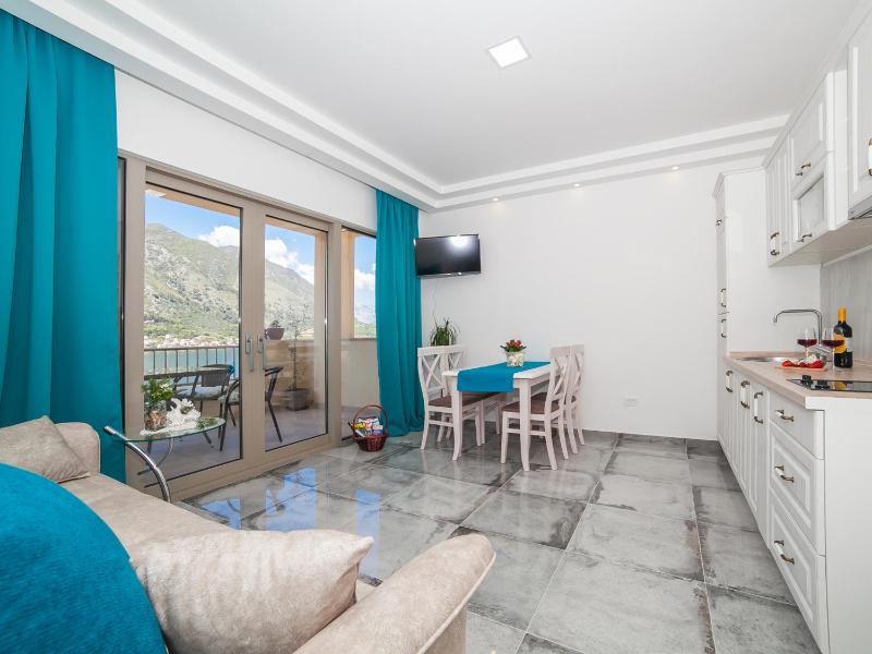 Luxury One Bedroom Apartment image 4