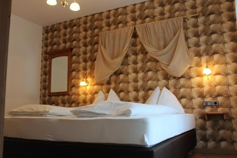 Double Room with Garden View image 3