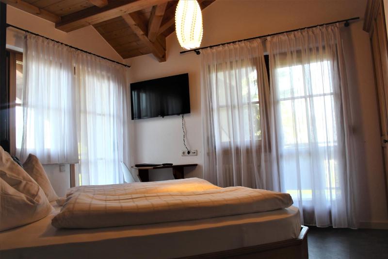 Small Double Room image 3