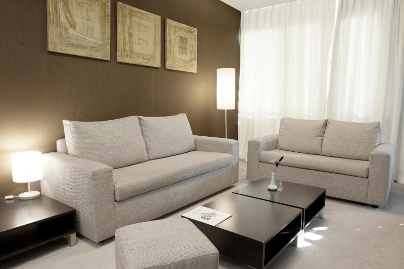 Executive One-Bedroom Apartment image 2