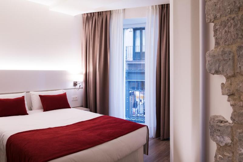 Double or Twin Room with Old Town View image 3