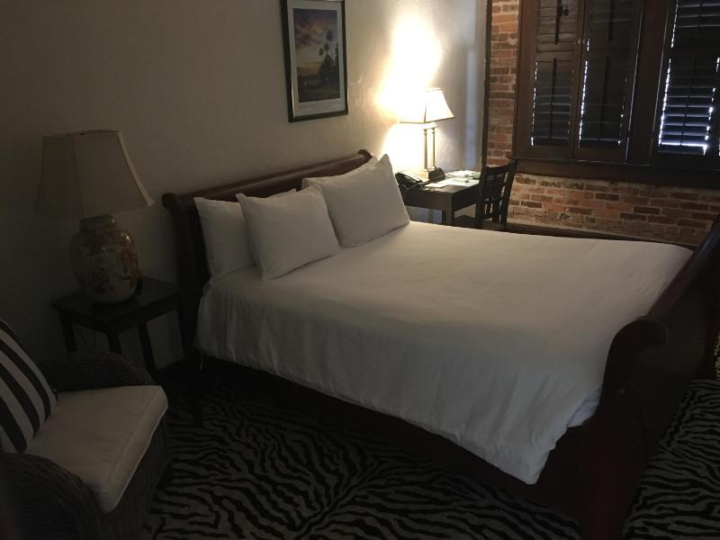 Standard Queen Room image 2