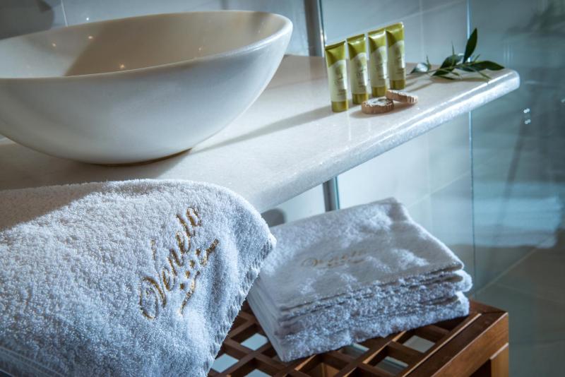 Standard Suite image 4