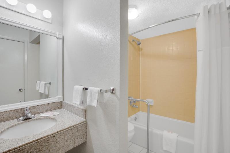 Double Room - Disability Access/Non-Smoking image 2