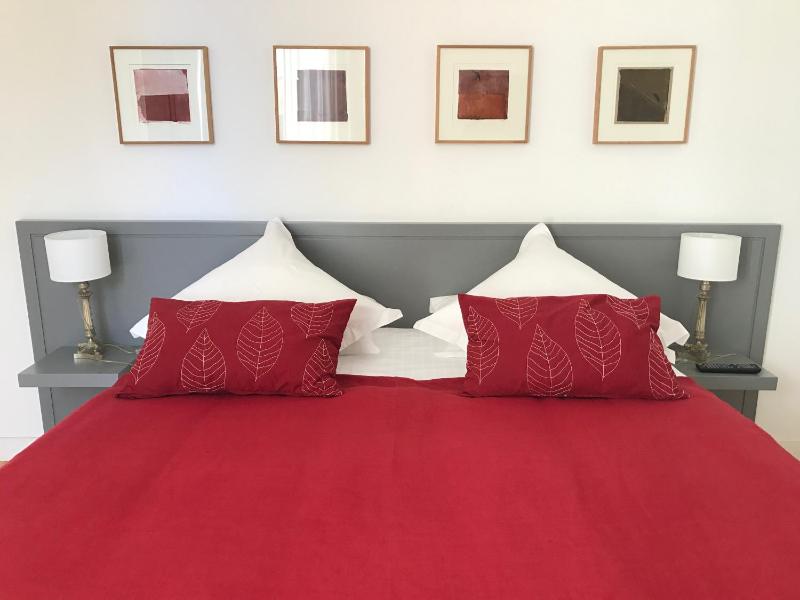 Deluxe One-Bedroom Apartment - 52m2 image 2