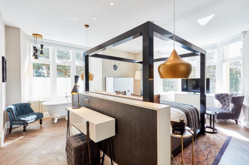 Superior Suite image 1
