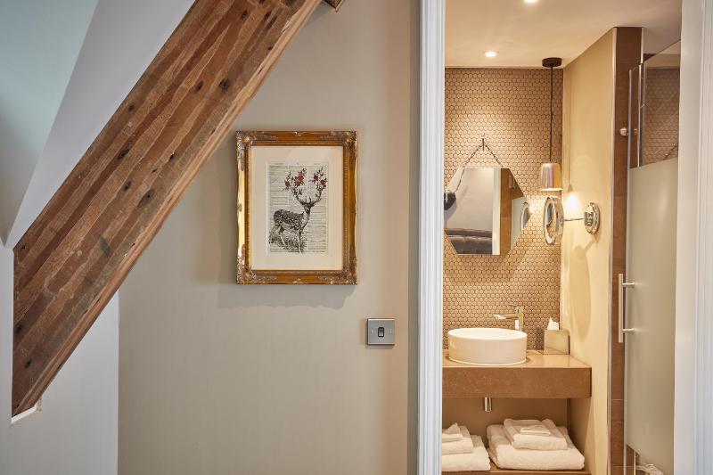 King Room image 3