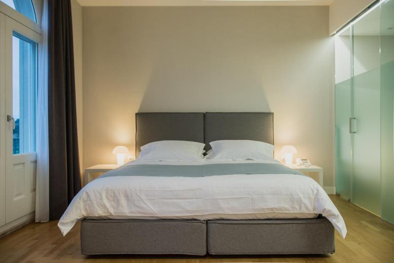 Deluxe Double Room with Balcony and Sea View image 1