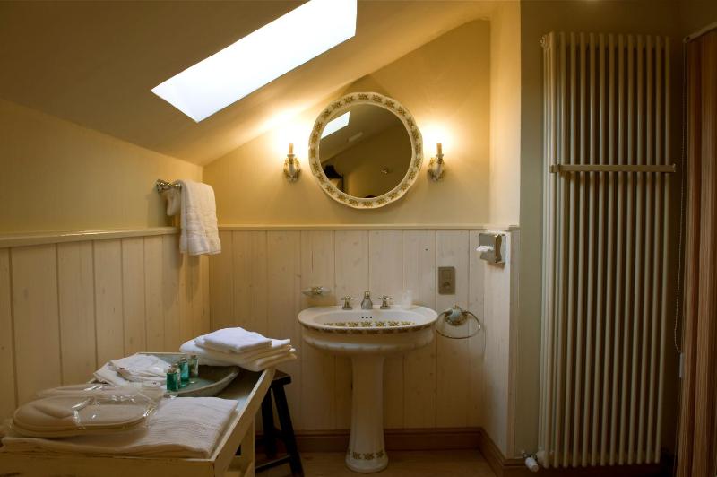 Standard Double Room image 3