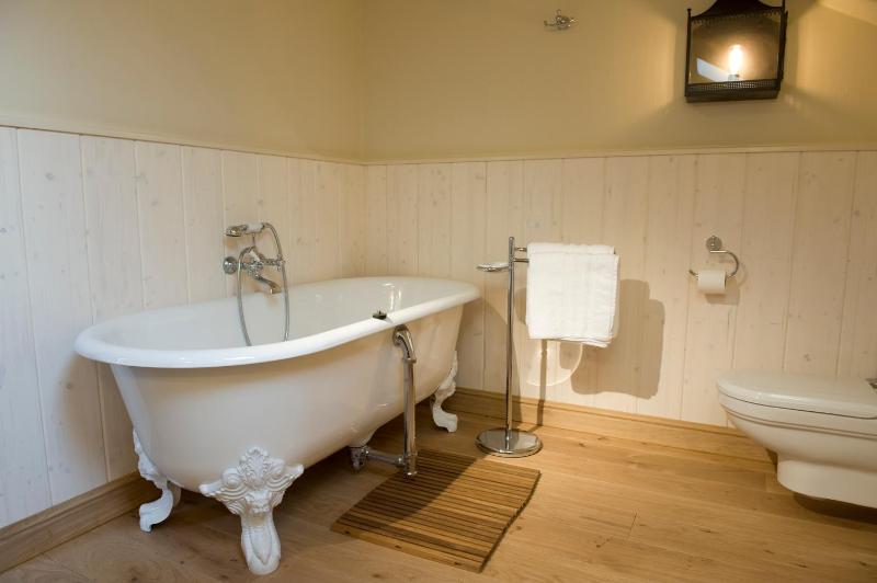 Standard Double Room image 4