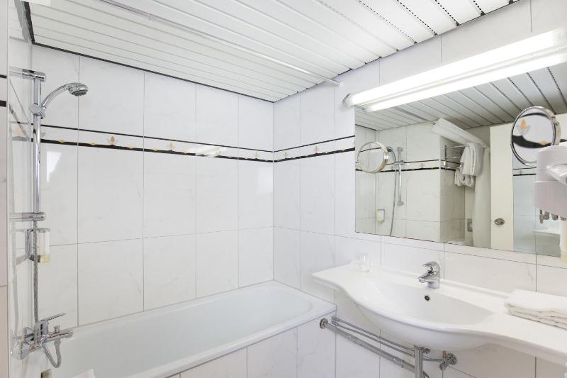 Single Room image 3