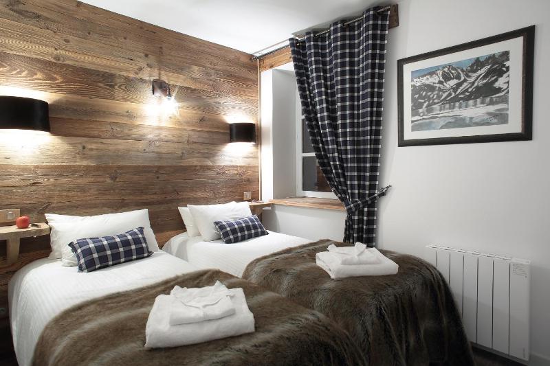 Two-Bedroom Apartment with Mountain View image 3