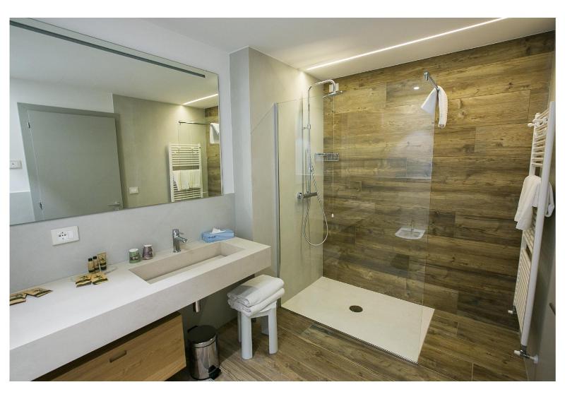 Junior Suite with Patio and Pool View - Ground Floor image 3
