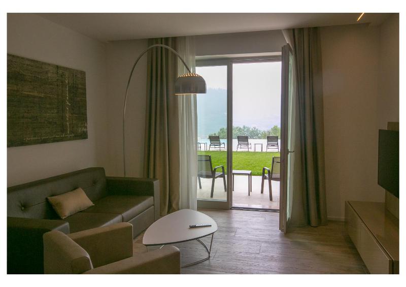 Junior Suite with Patio and Pool View - Ground Floor image 4