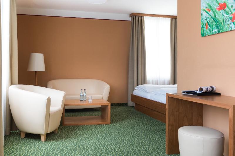 Double Room image 3