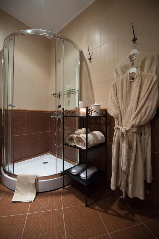Double Room with Balcony image 2
