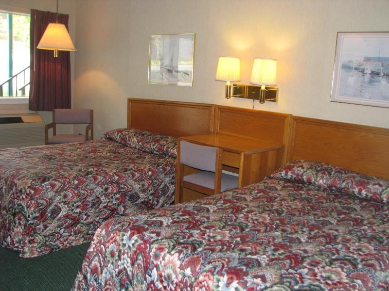 Double Room with Two Double Beds - Smoking image 1