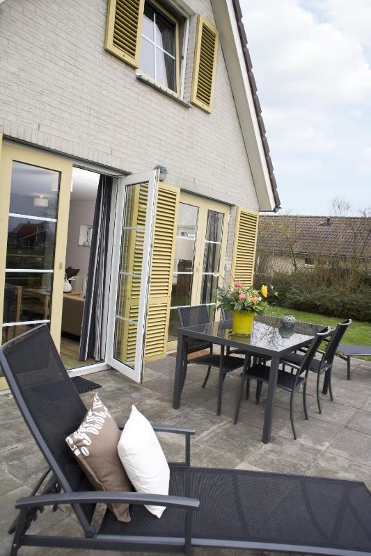 Deluxe Bungalow image 3