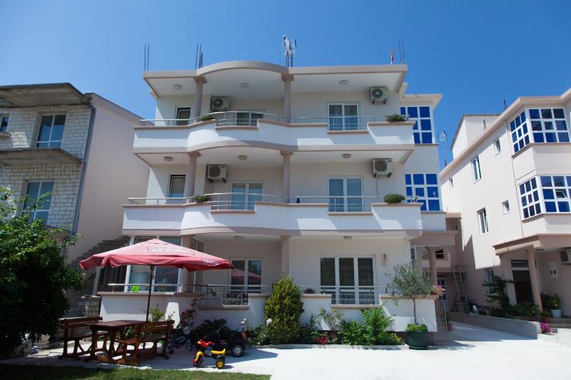 Moonlight Apartments - image 6