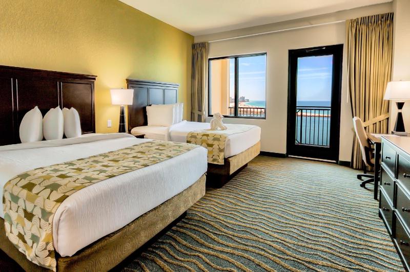Queen Room with Pool View image 2