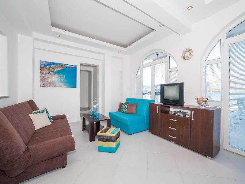Comfort One-Bedroom Apartment with Sea View  image 4