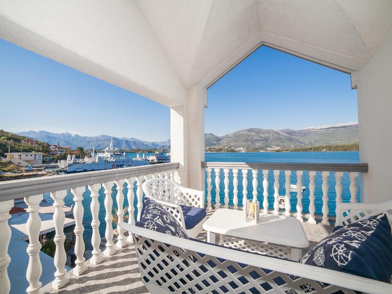 Standard One-Bedroom Apartment with Sea View  image 3