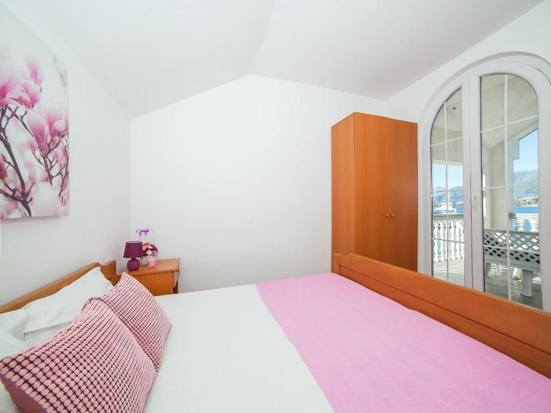 Standard One-Bedroom Apartment with Sea View  image 2