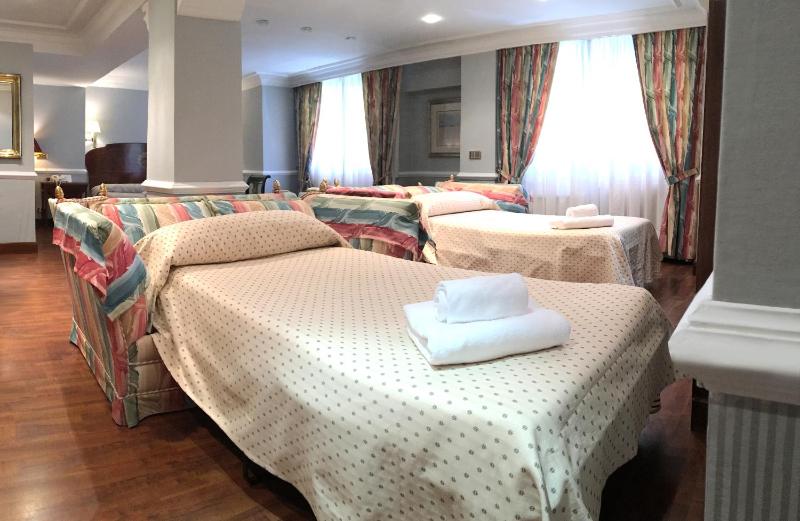 Family Room image 4