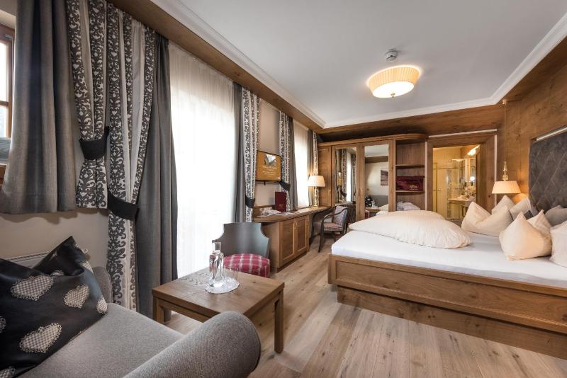 Double Room with Mountain View image 2