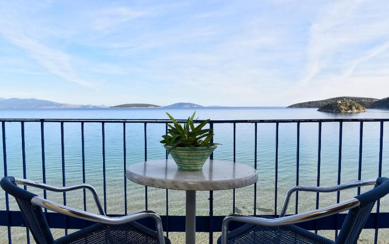 Triple Room with Sea View image 4