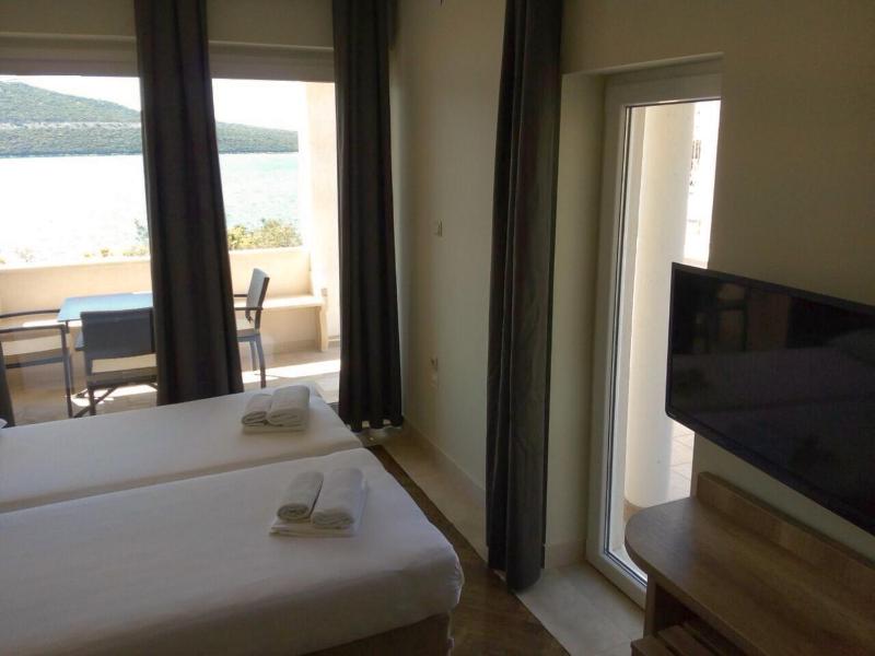 Studio with Balcony and Sea View image 4